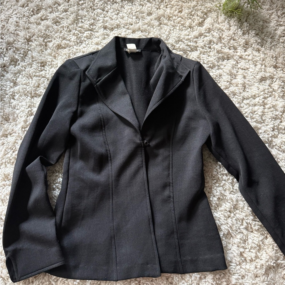 Sophisticated Women's Black Blazer - Picture 3 of 5